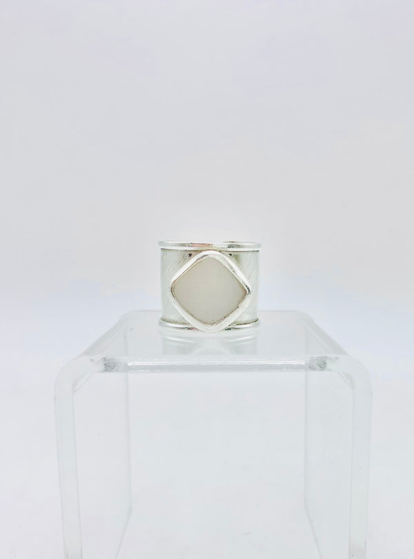 Mother of Pearl adjustable ring in Sterling