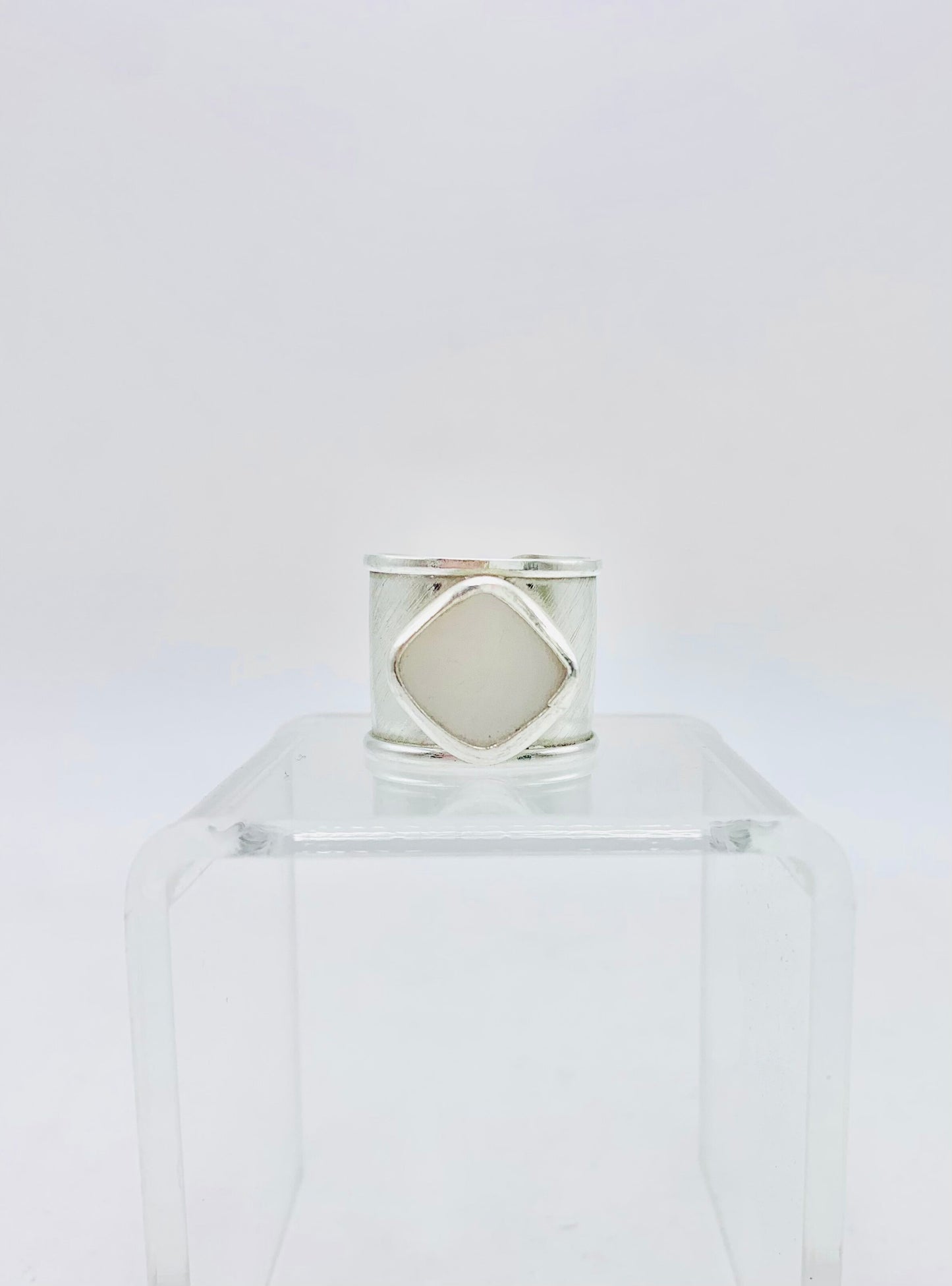 Mother of Pearl adjustable ring in Sterling