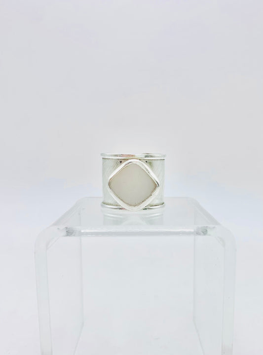 Mother of Pearl adjustable ring in Sterling